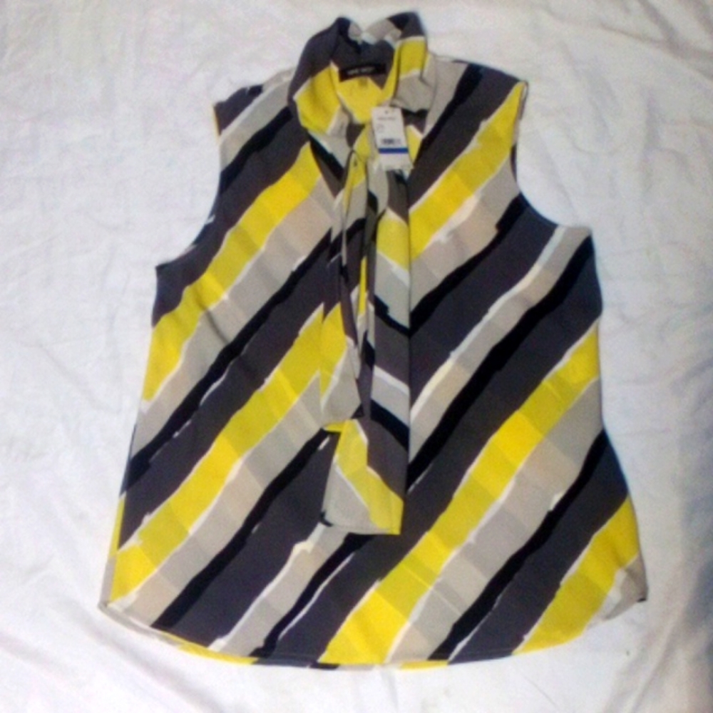 NWT NINE WEST SUN VALLEY DAISY SLEEVELESS TOP V-NECK TIE IN FRONT